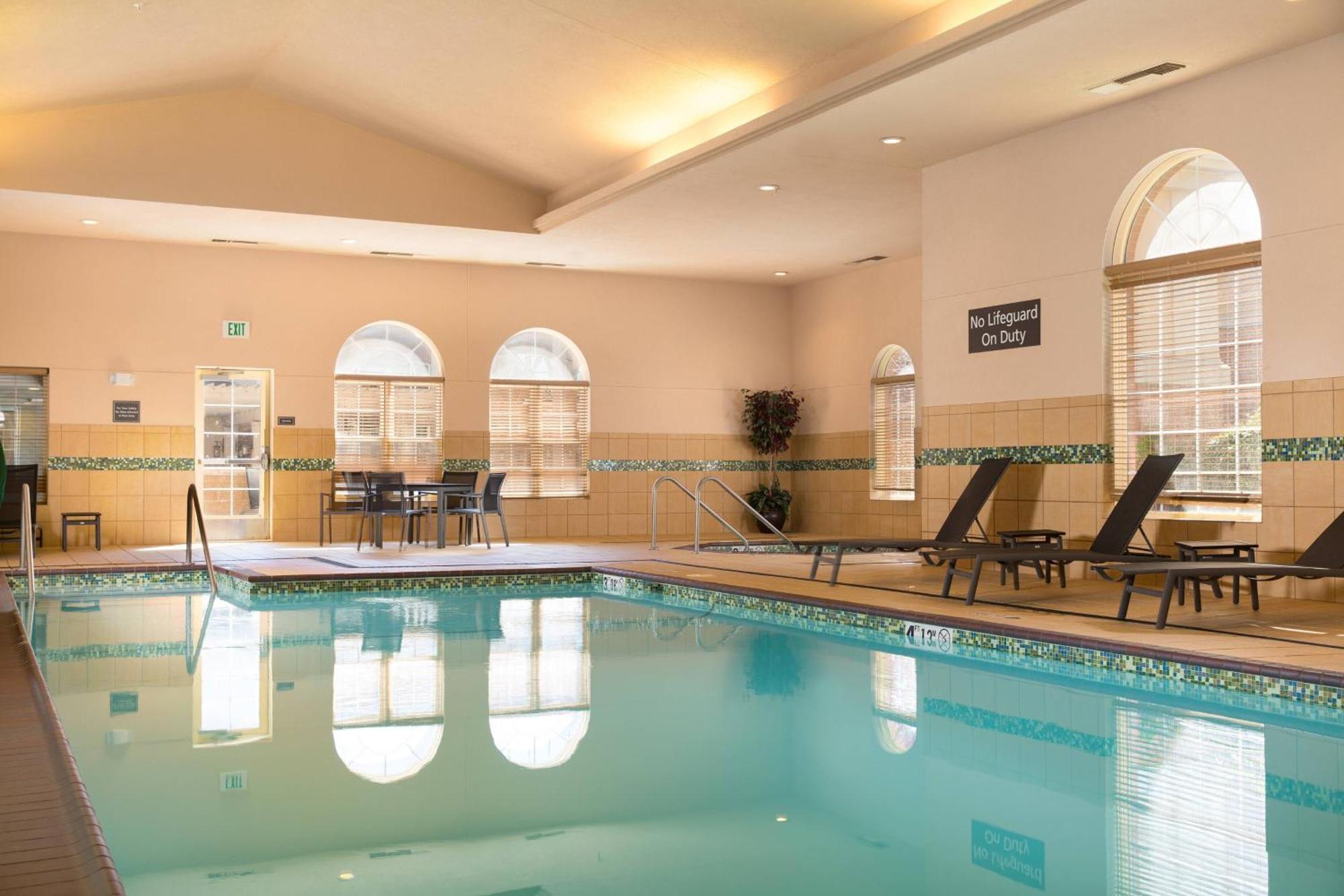 Residence Inn Kansas City Airport Екстер'єр фото